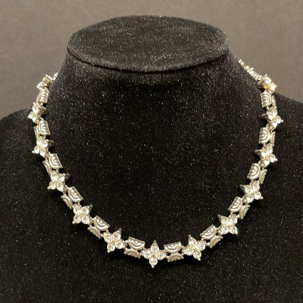 Silver Plated Patterned Necklace
